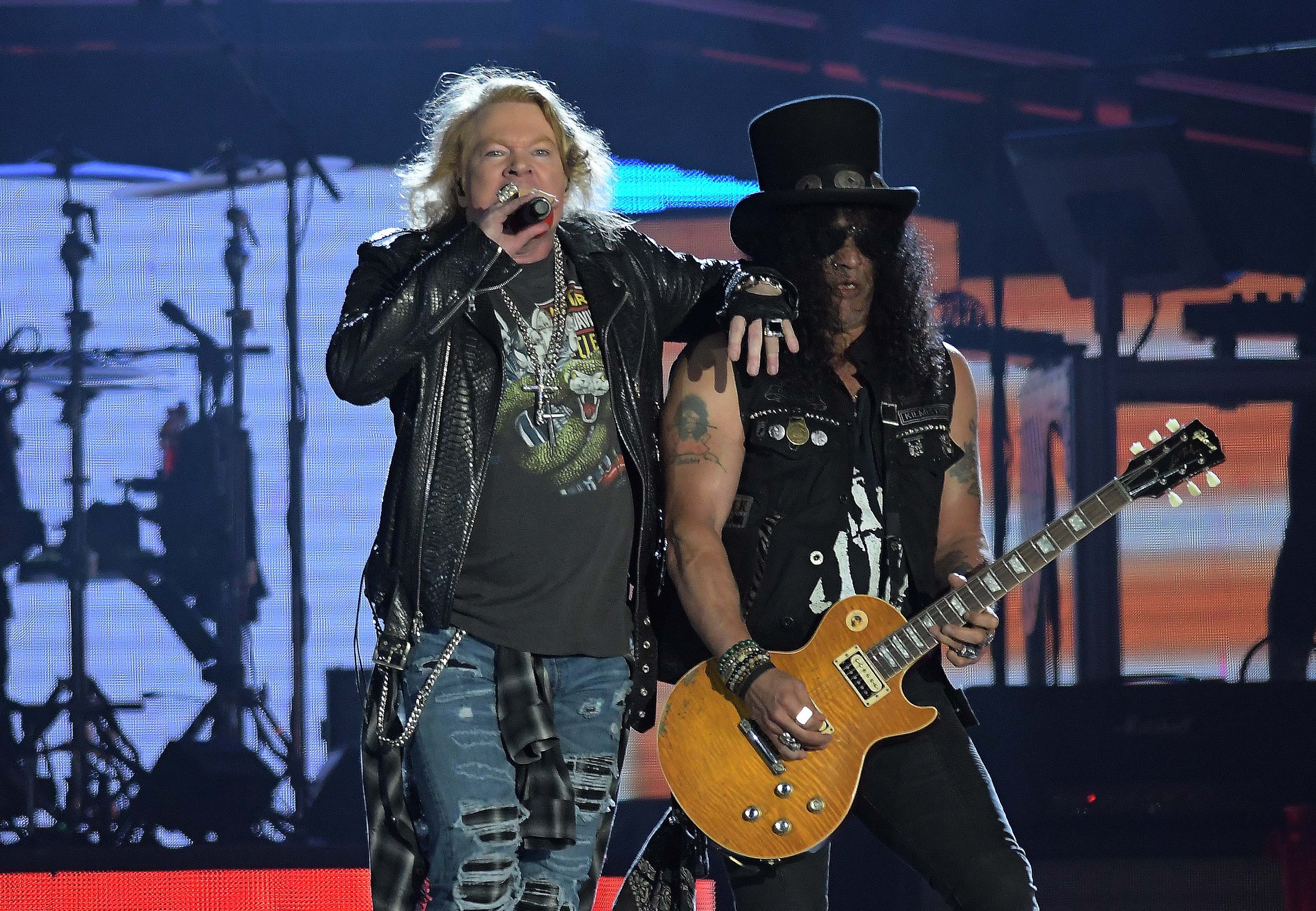 Guns N' Roses confirma show no Estádio Kleber Andrade, no ES, em 2026