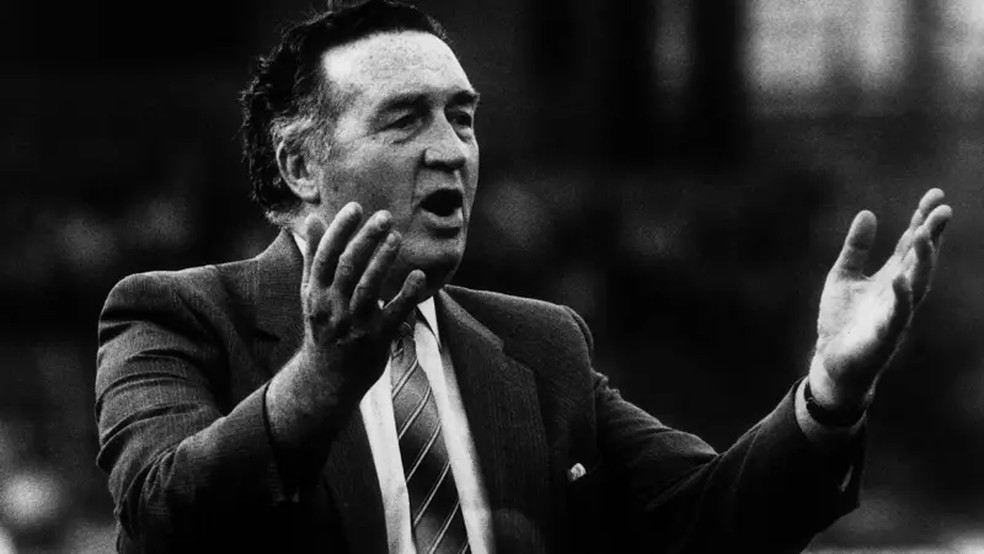 O ex-técnico da Escócia Jock Stein ficou famoso pela frase: "O futebol não é nada sem os torcedores" — Foto: Daily Mirror/ Getty Images via BBC