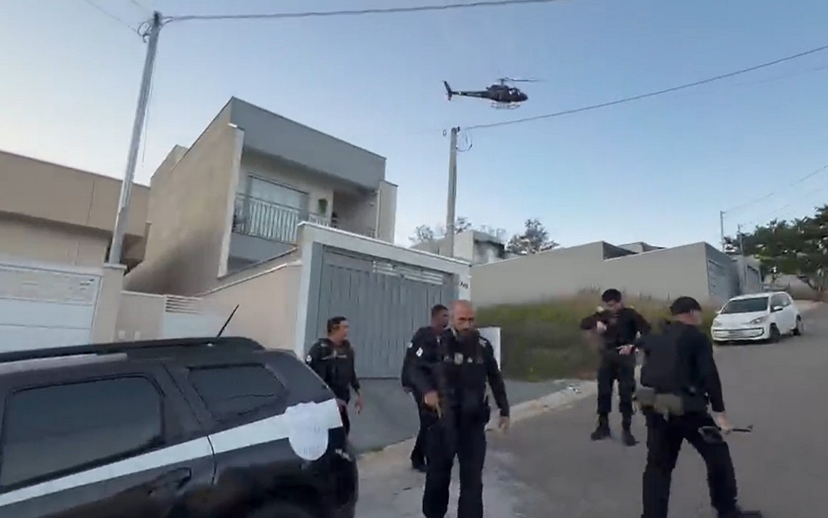 Operação policial prende 5 pessoas suspeitas de participarem de 'tribunal do crime' que matou jovem em Extrema