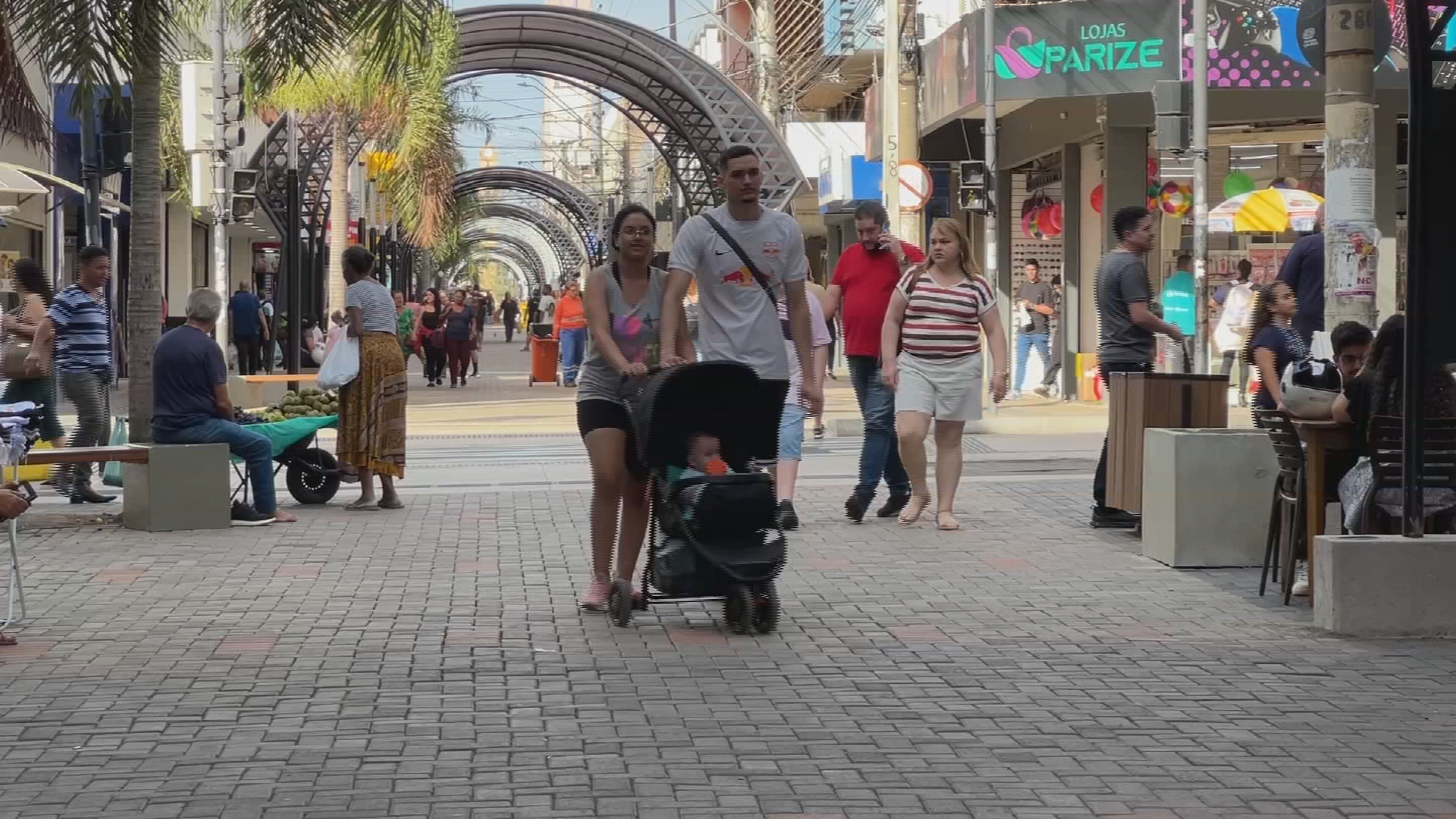 Comércio amplia horário para o Natal e espera alta nas vendas em Bauru e Marília 
