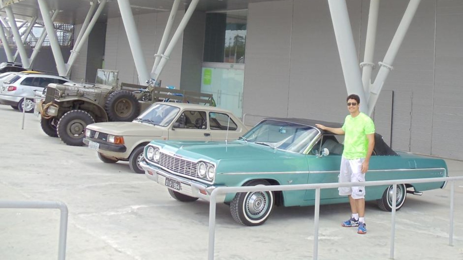 Mostra de carros antigos homenageia títulos do Brasil na Copa do Mundo; evento gratuito ocorre na Arena Castelão