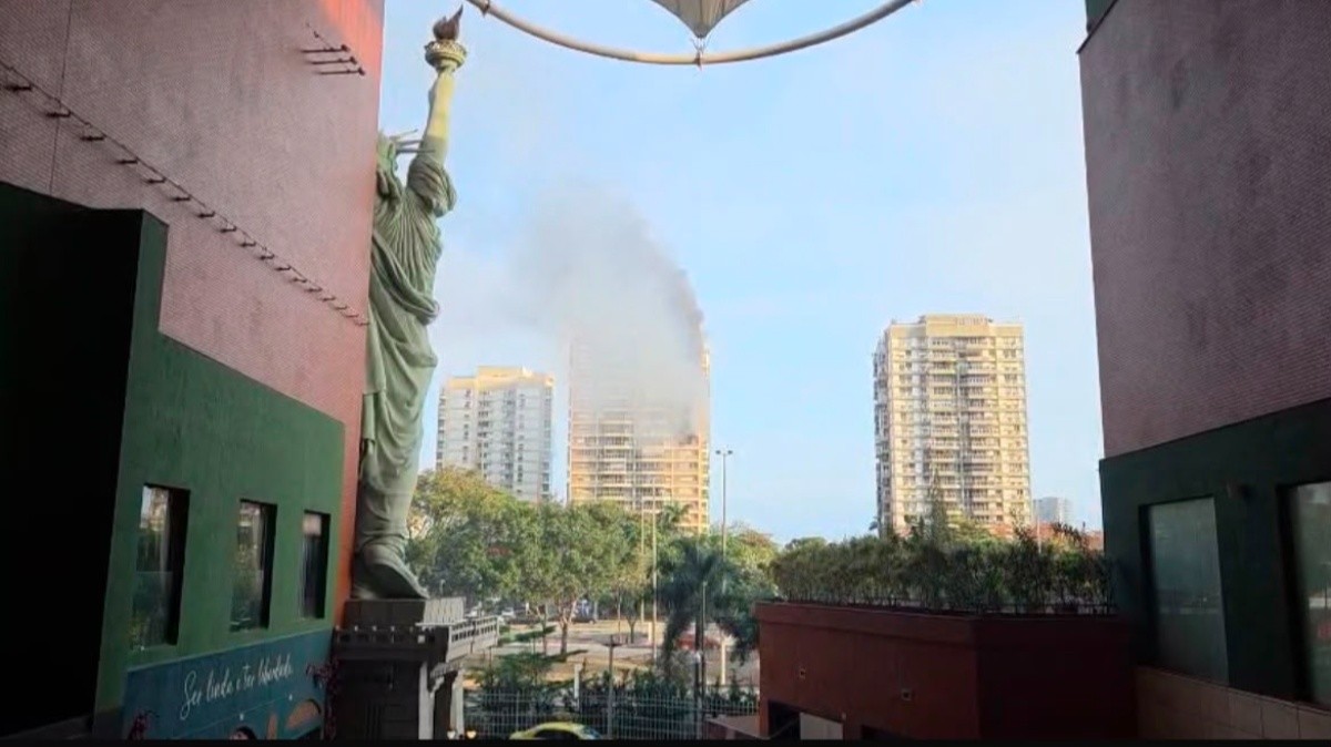 Incêndio atinge apartamento em prédio na Barra da Tijuca