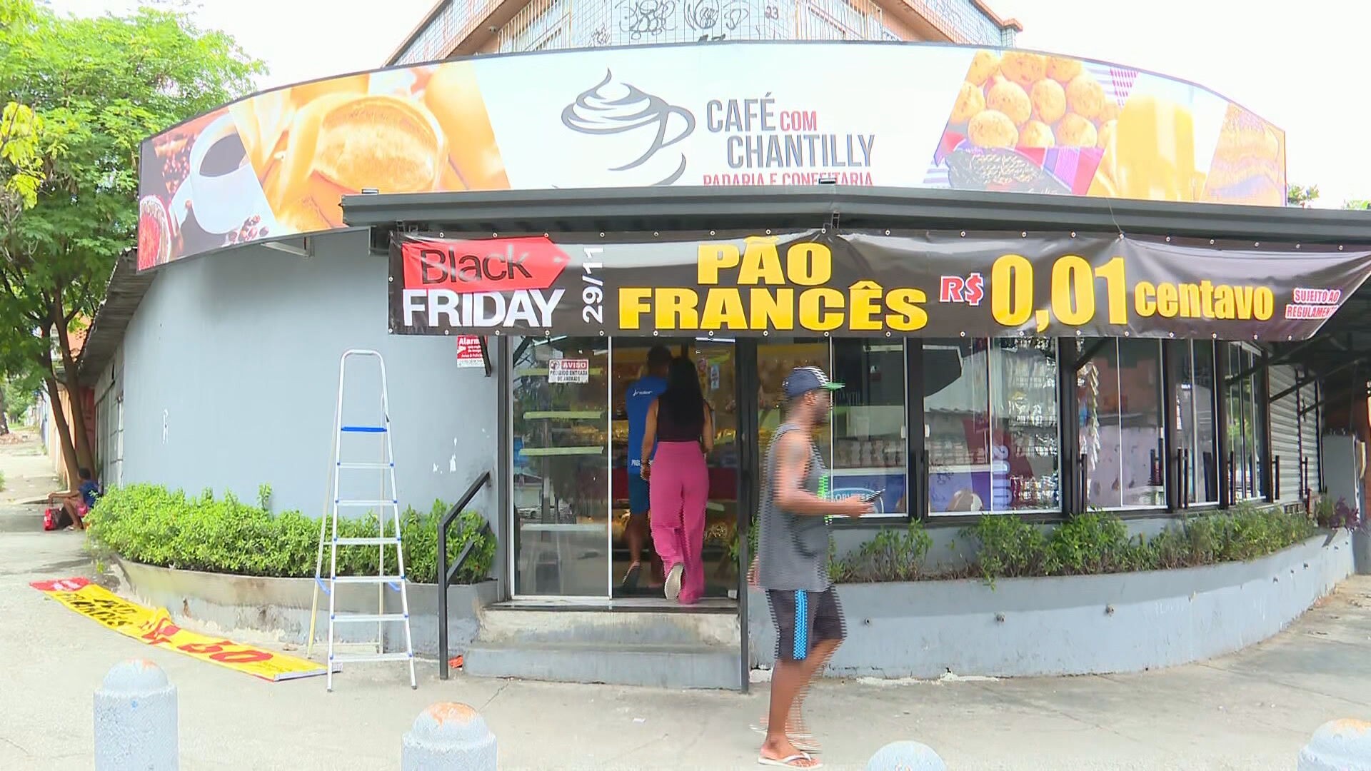 Pão francês a 1 centavo: padaria faz Black Friday inusitada em Curicica, na  Zona Oeste do Rio