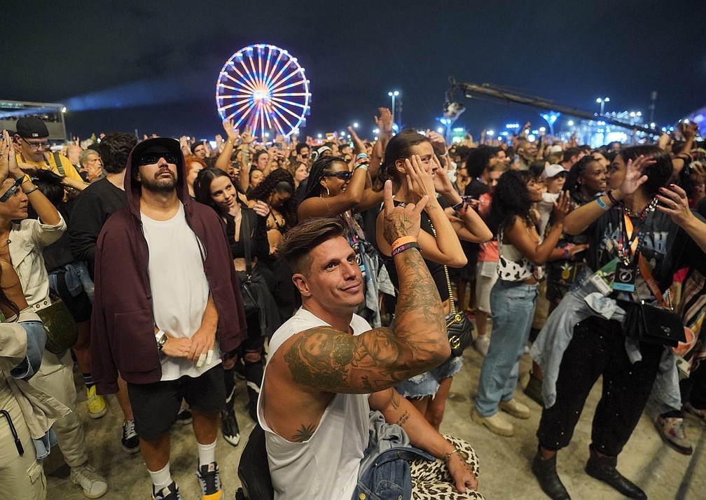 Fernando Fernandes assiste ao show dos Racionais no segundo dia de Rock in Rio 2022 — Foto: Marcos Serra Lima/g1