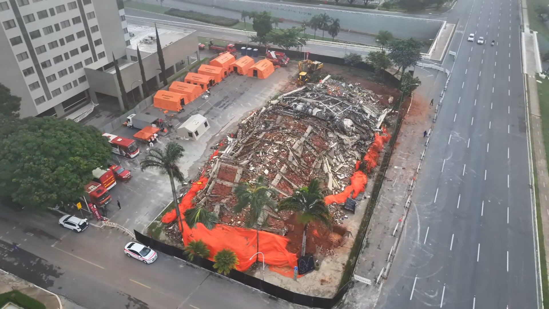 Torre Palace: escombros de hotel de luxo são usados para treinamento dos bombeiros em Brasília