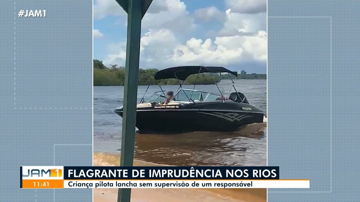 Criança é filmada pilotando lancha no Rio Negro; veja vídeo
