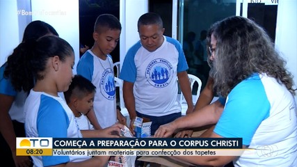 Voluntários arrecadam materiais para a confecção dos tapetes tradicionais de Corpus Christ