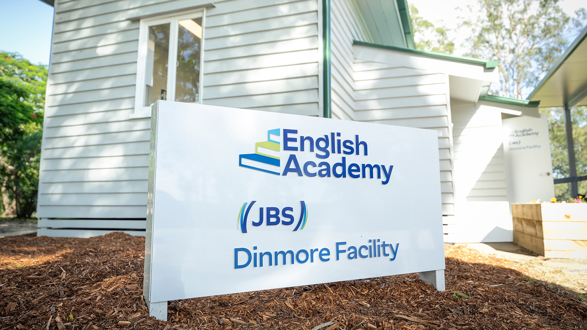 JBS lança escola de inglês na Austrália e prepara brasileiros para o mercado internacional