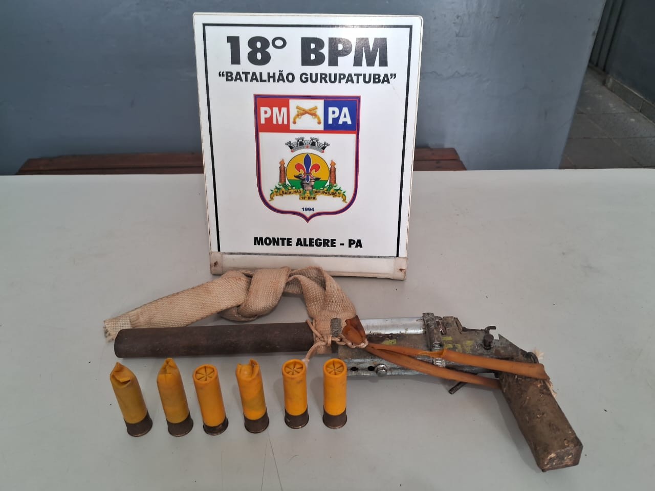 Durante cumprimento de decisão judicial, homem é preso pela PM por posse de arma de fogo em Monte Alegre