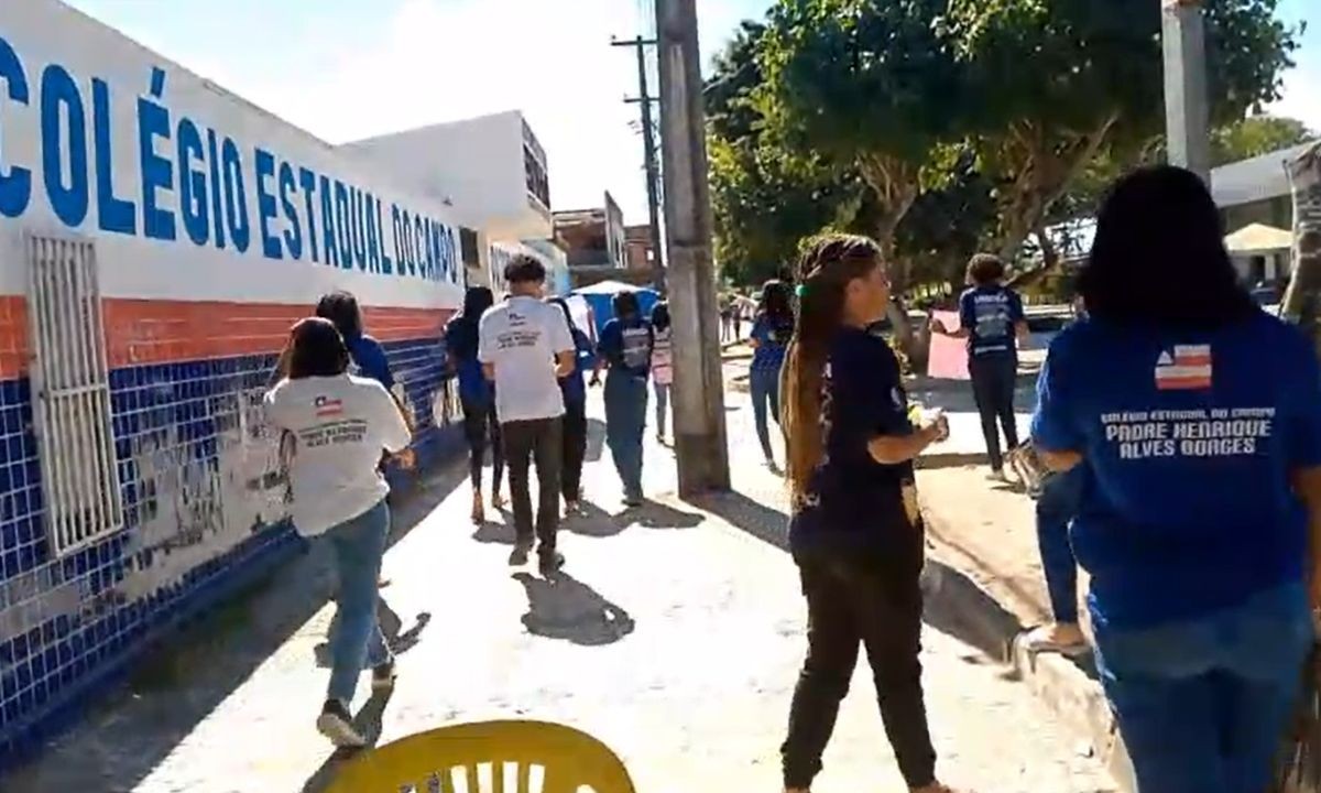 Adolescente é agredida por colega de escola após recusar investida amorosa e mostrar registros à namorada dele na Bahia