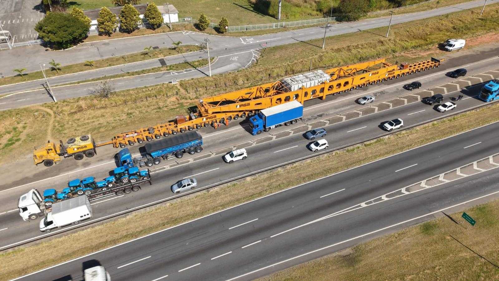 Com quase 850 toneladas, maior carreta a trafegar pela Dutra vai retomar operação nesta quarta (13)
