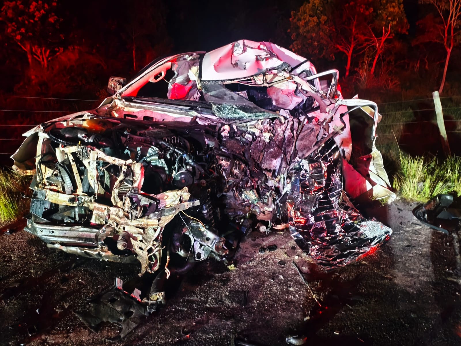 Motorista faz ultrapassagem e morre  ao bater de frente com caminhão em curva no ES