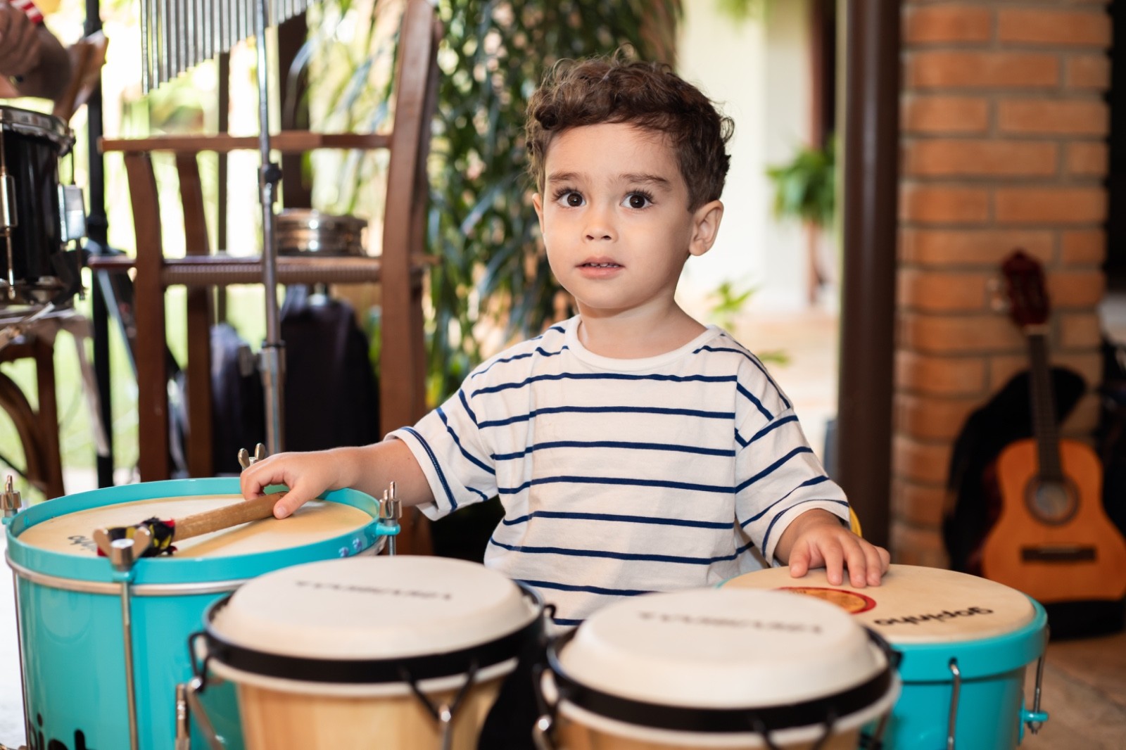Quintal do Pietro: inspirado em Zeca Pagodinho, menino de 3 anos monta playlist 'raiz' e comemora aniversário com roda de samba