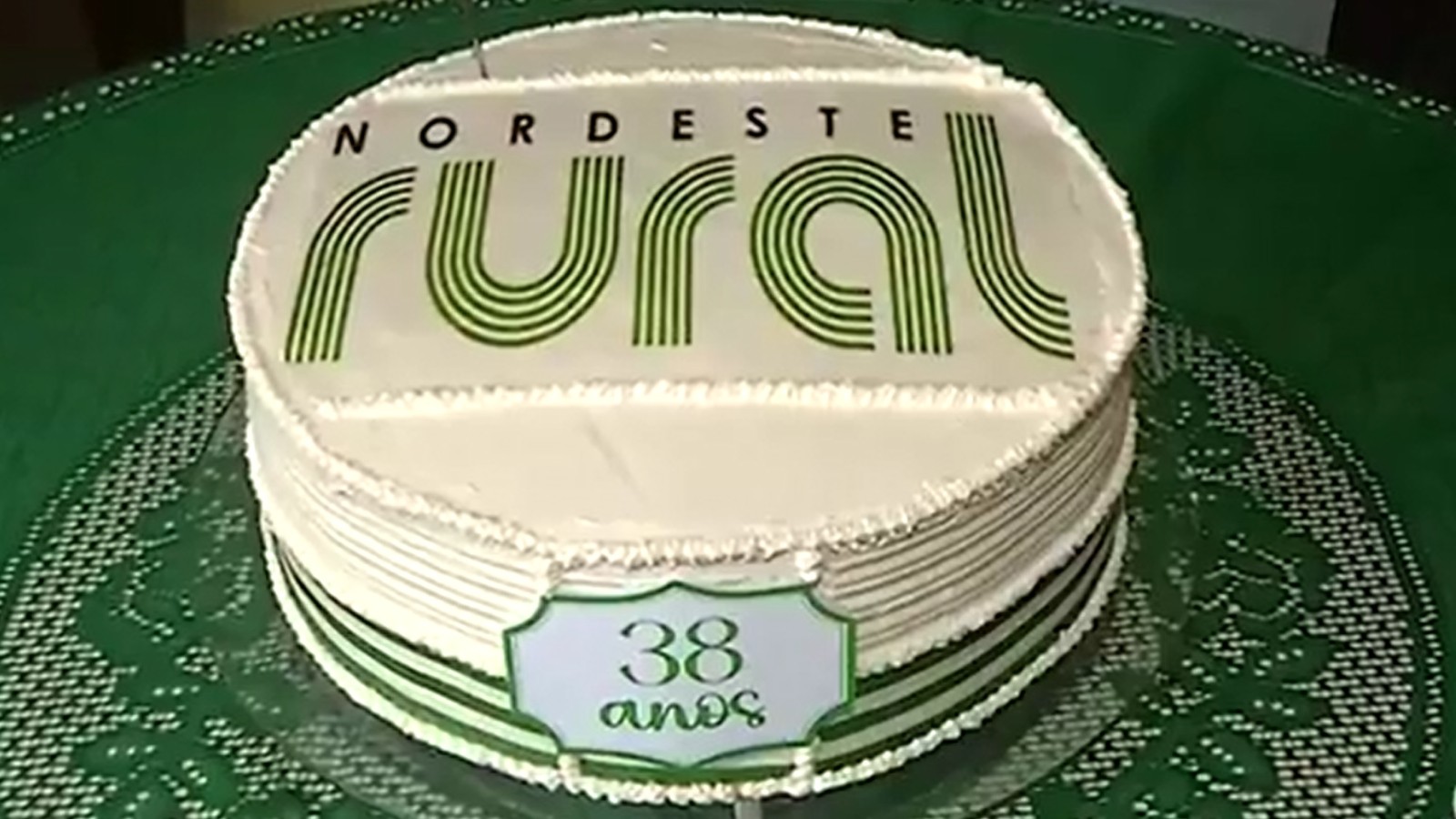 Aprenda a fazer um bolo amanteigado de brigadeiro, receita de aniversário do programa Nordeste Rural