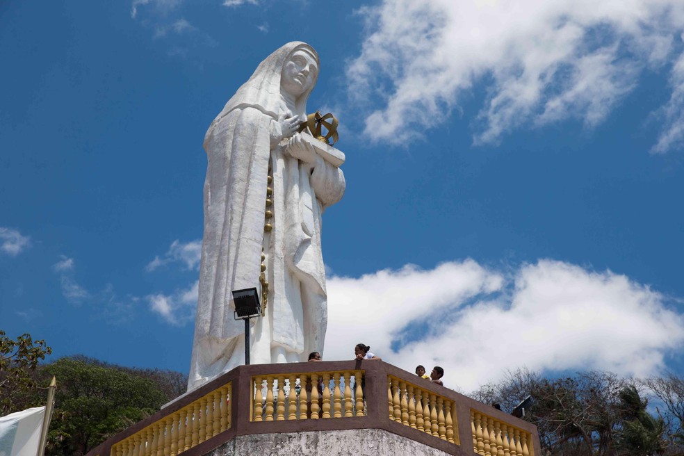 Estátua de Santa Edwiges, em Caucaia. — Foto: Thiago Gadelha/SVM