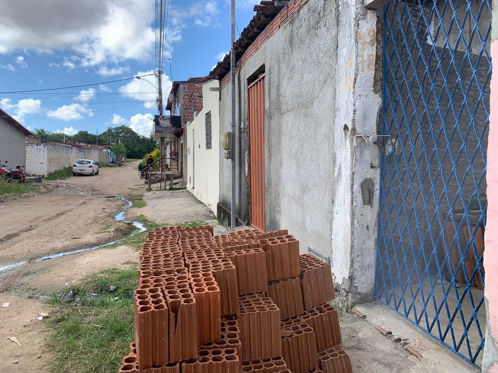 Mulher é encontrada morta e enterrada dentro de casa em reforma na Zona Norte de Natal