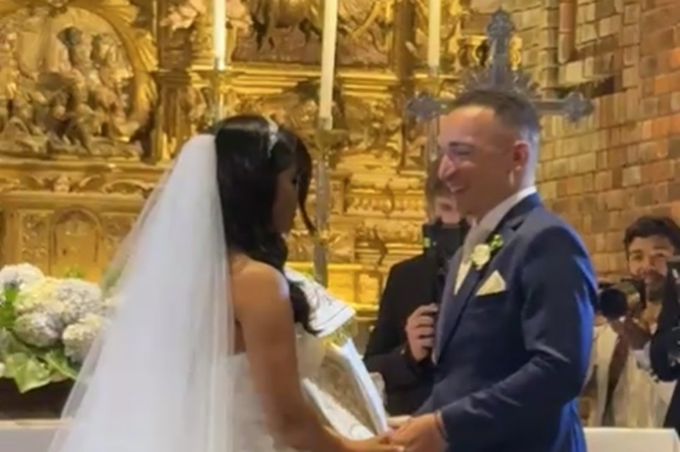 João Gomes e a influenciadora Ary Mirelle em cerimônia de casamento no Instituto Ricardo Brennand, no Recife — Foto: Reprodução/Instagram