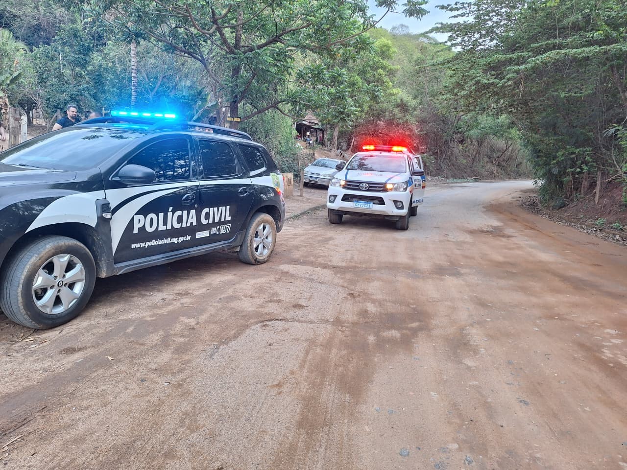 Dupla suspeita de homicídio é presa com armas na zona rural de Conselheiro Pena