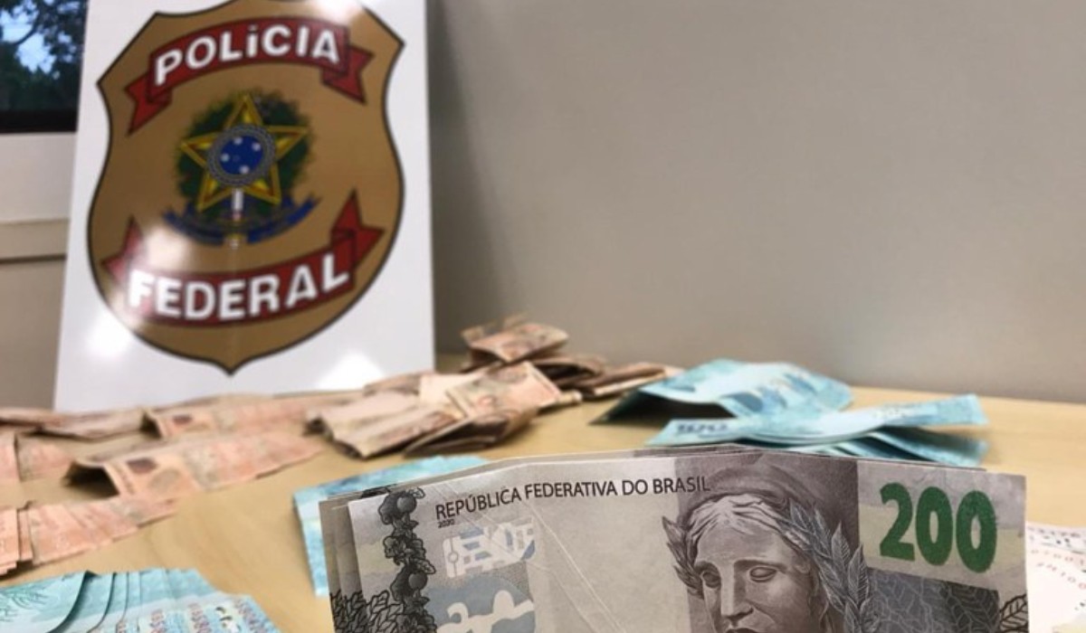 Homens são presos após receberem cédulas falsas por correspondência no interior de SP