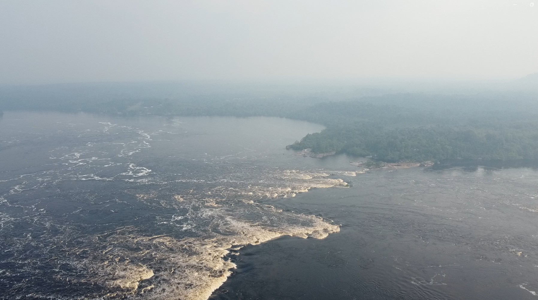 Fumaça e tempestades suspendem desfecho de operação do Exército no Pico da Neblina, no AM