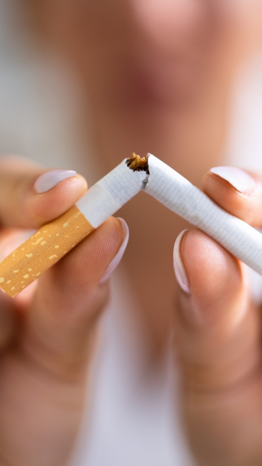 De rugas na boca a celulite, como cigarro prejudica a sua pele (e você talvez nem saiba)