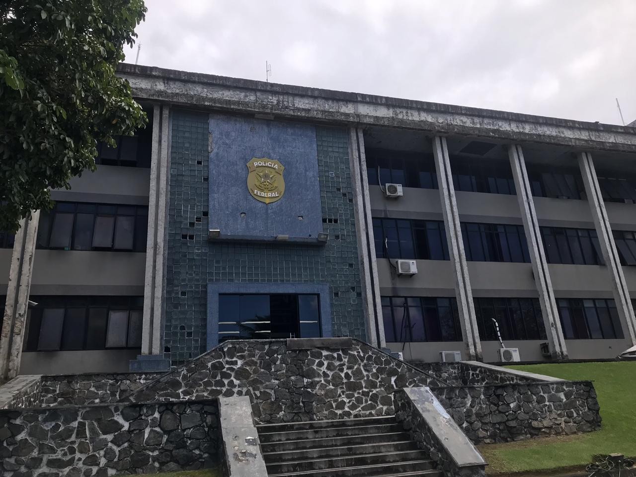 Suspeito de chefiar facção é preso pela PF na Bahia; homem é investigado por tráfico de armas e lavagem de dinheiro