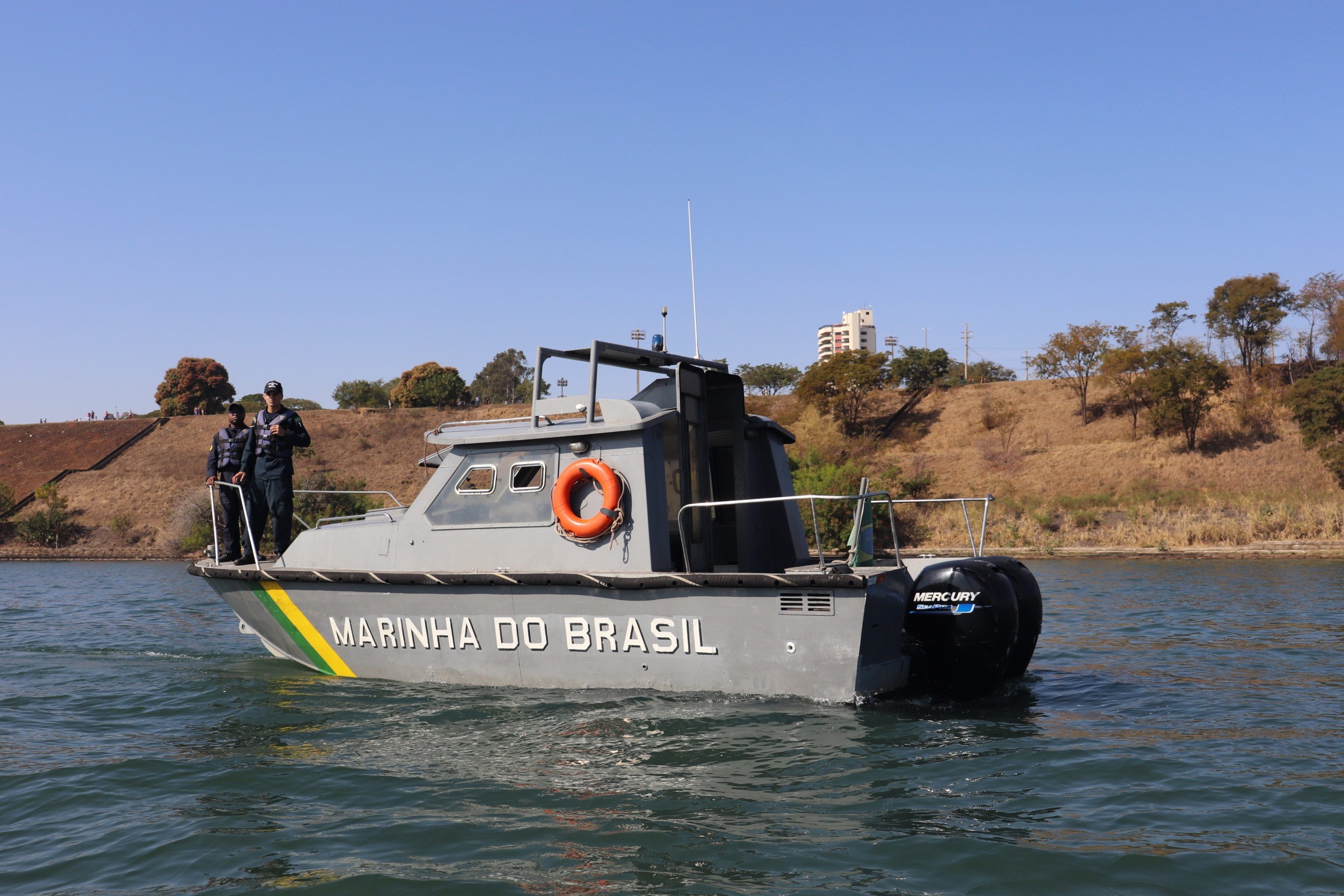 Formação do lago da Usina Hidrelétrica de Porto Primavera altera modo de navegação no Rio Paraná, segundo a Marinha