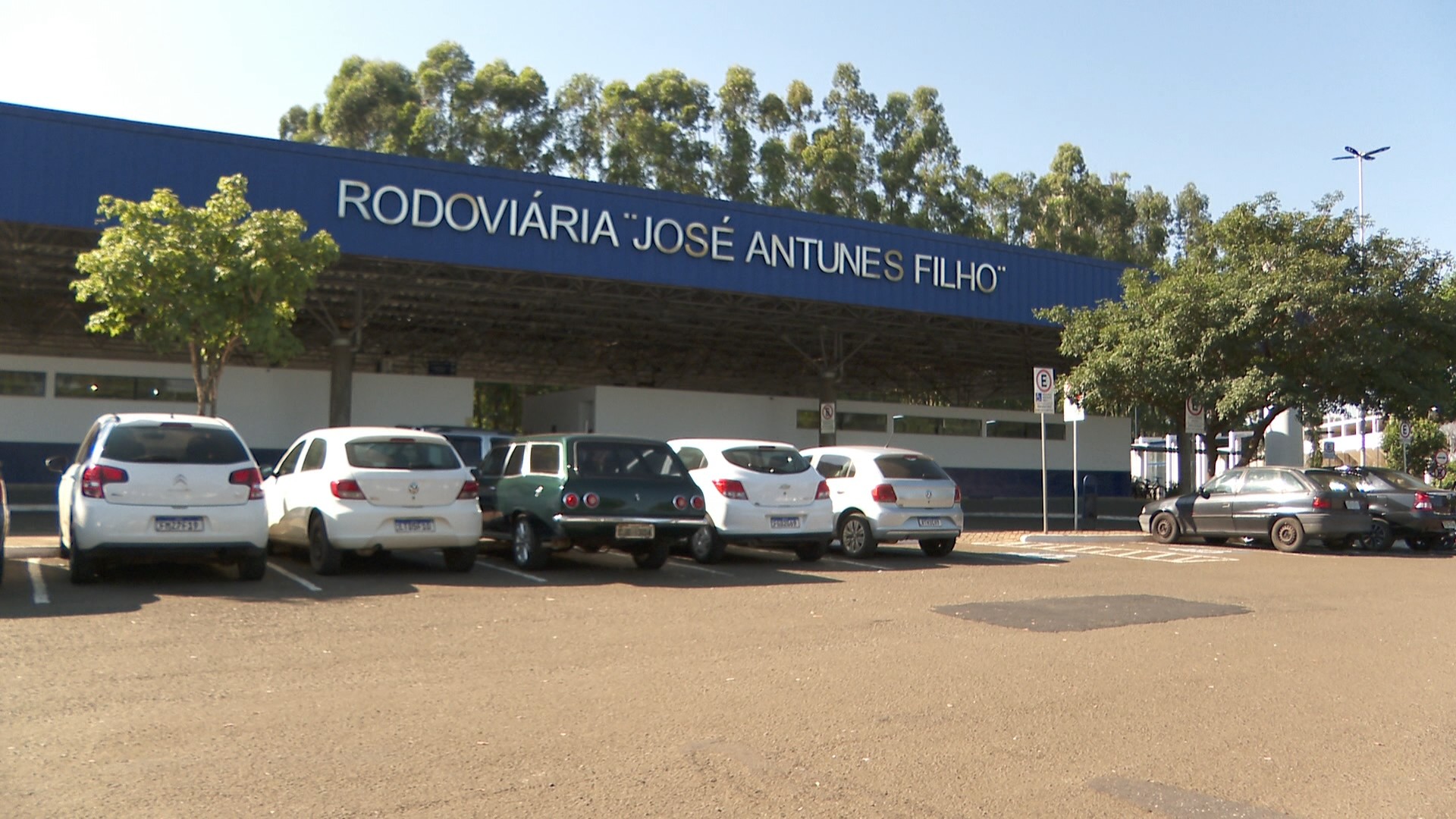 Suspensão de ônibus entre cidades do interior de SP surpreende passageiros: 'transtorno grande'