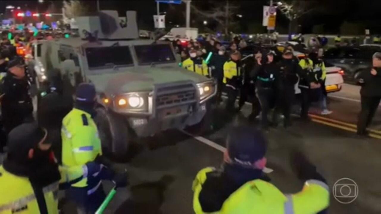 Após 'tiro no pé', presidente da Coreia do Sul que decretou lei marcial pode enfrentar impeachment