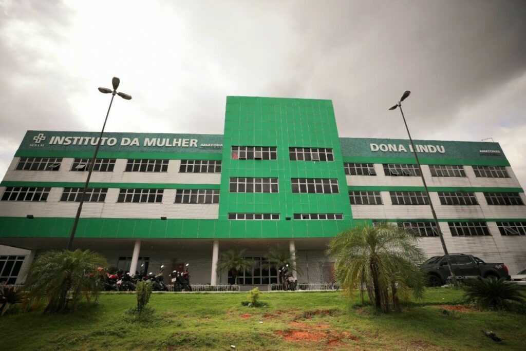 Jovem dá à luz em banheiro de maternidade de Manaus; profissionais são afastados