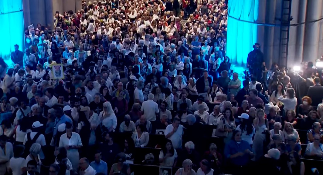 Ato inter-religioso na Catedral da Sé marca os 50 anos da morte do jornalista Vladimir Herzog em São Paulo