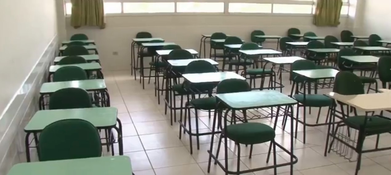 Governo envia à Assembleia projeto que quer terceirizar gestão administrativa de 200 colégios estaduais do Paraná 