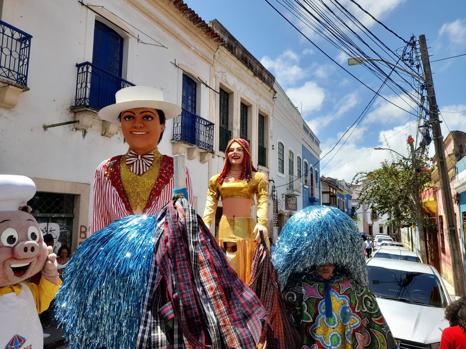 Bonecos Gigantes de Olinda vão homenagear carnaval do interior; criador faz mistério sobre homenagem a Fernanda Torres