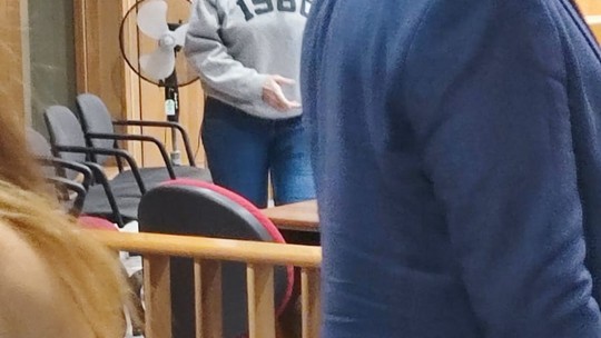 Carla Zambelli volta a tribunal na Itália para audiência - Presa na Itália, deputada licenciada foi a sessão em Tribunal de Apelações de Roma para audência que decidirá se ela pode aguardar em liberdade por processo de extradição ao Brasil.