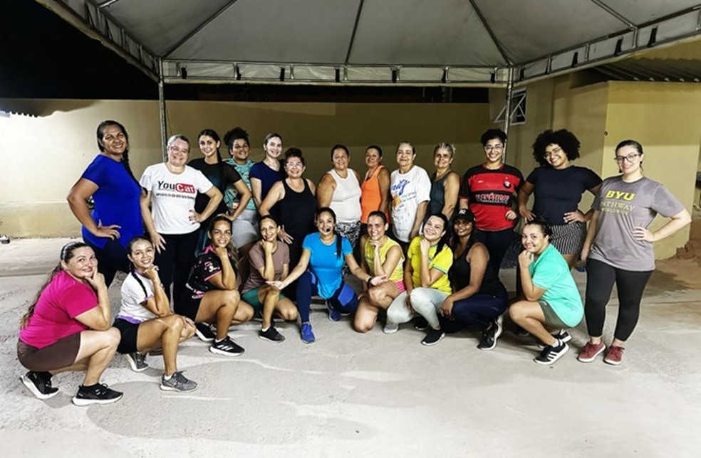 Entre as atividades propostas estão o vôlei de areia e o futevôlei — Foto: Assessoria Instituto Cabeça de Pacu