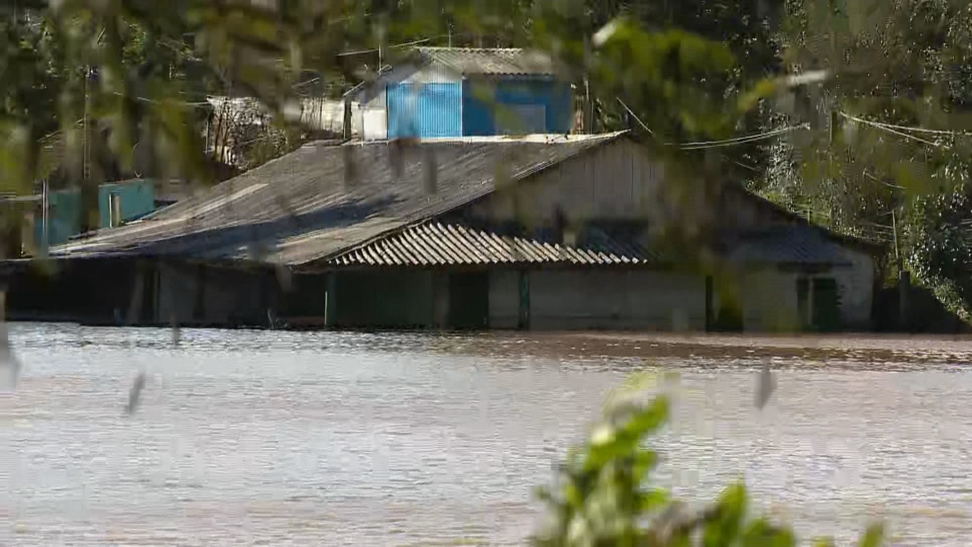 Previsão de chuva intensa eleva risco de novas enchentes no RS