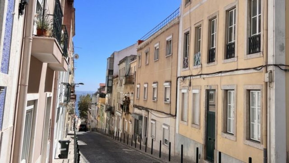 Custo de moradia em Lisboa tem levado imigrantes a buscar cidades menores em Portugal — Foto: Laís Alegretti/BBC