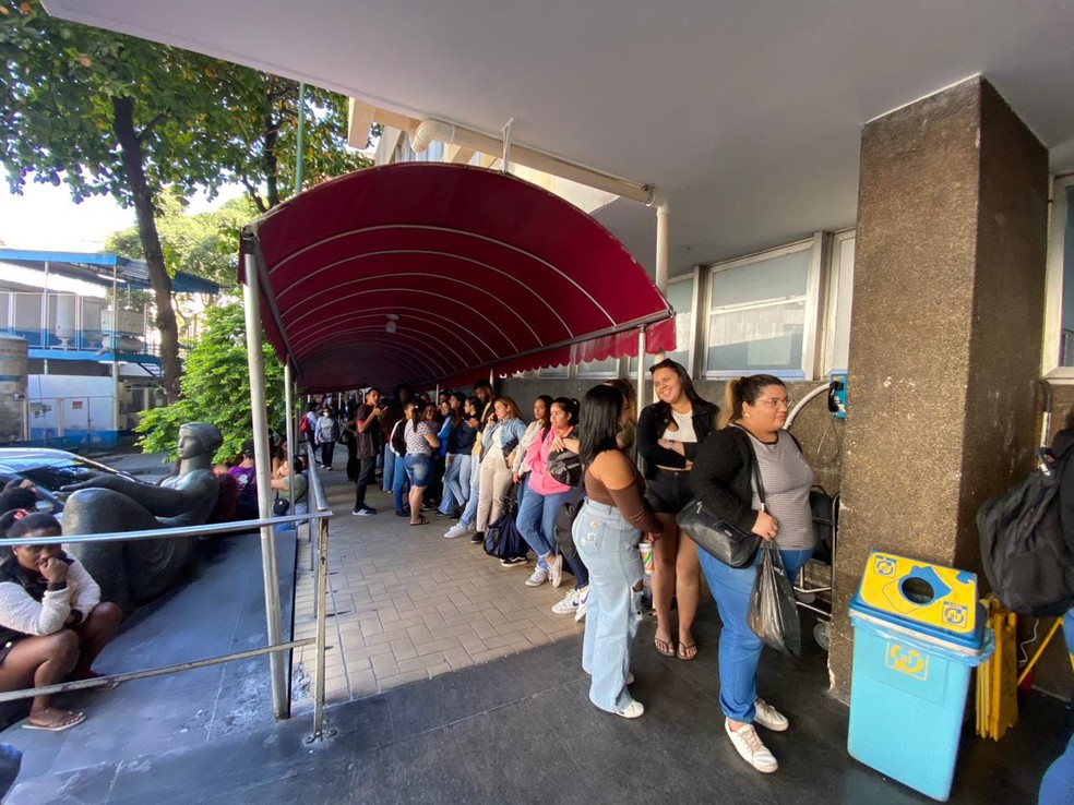 Fs de Ludmilla formam filas para doar sangue em troca de ingresso para show  Foto: Lvia Torres/TV Globo 