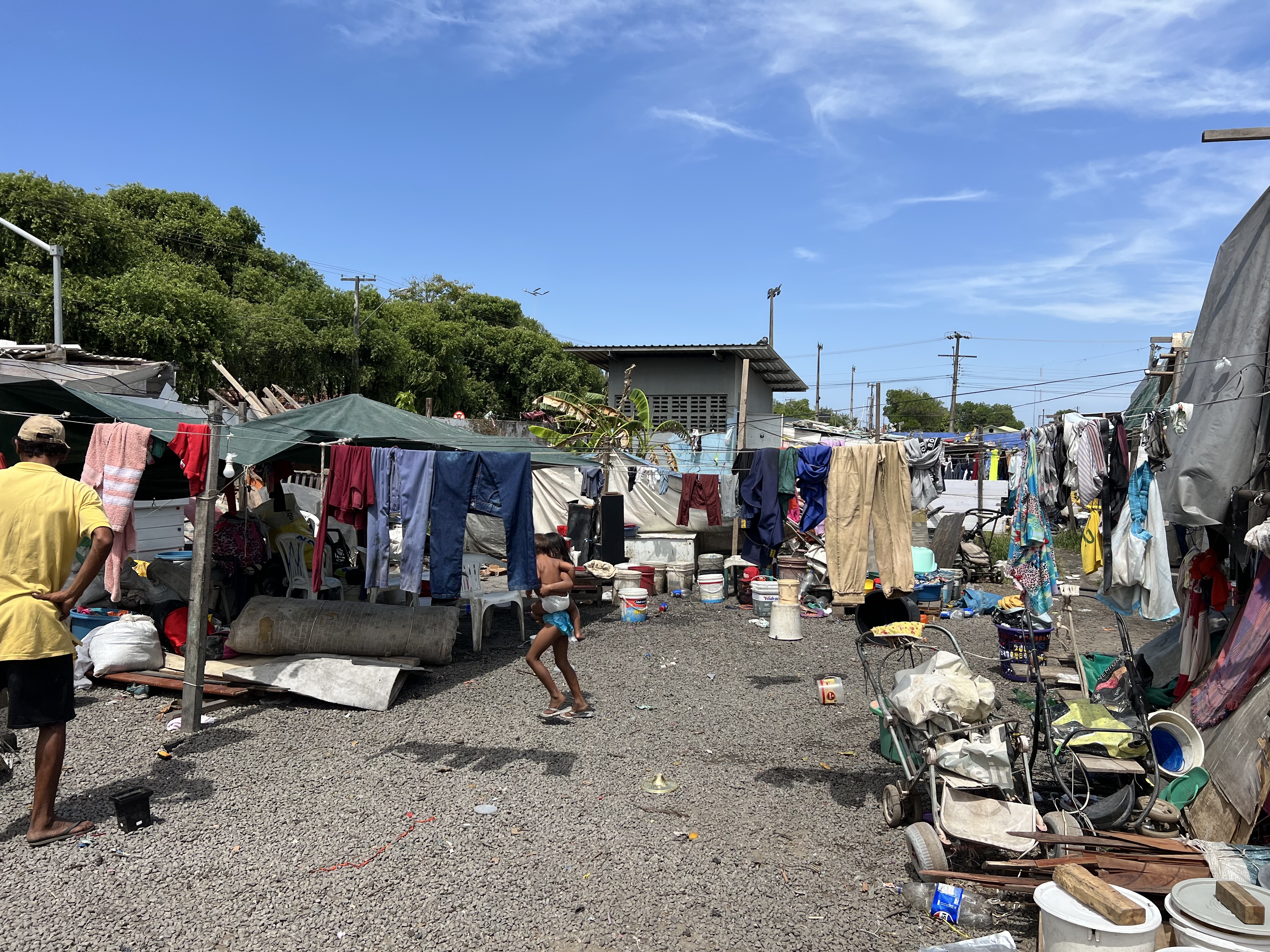 Justiça impede despejo de indígenas venezuelanos e dá 30 dias para plano habitacional em RR