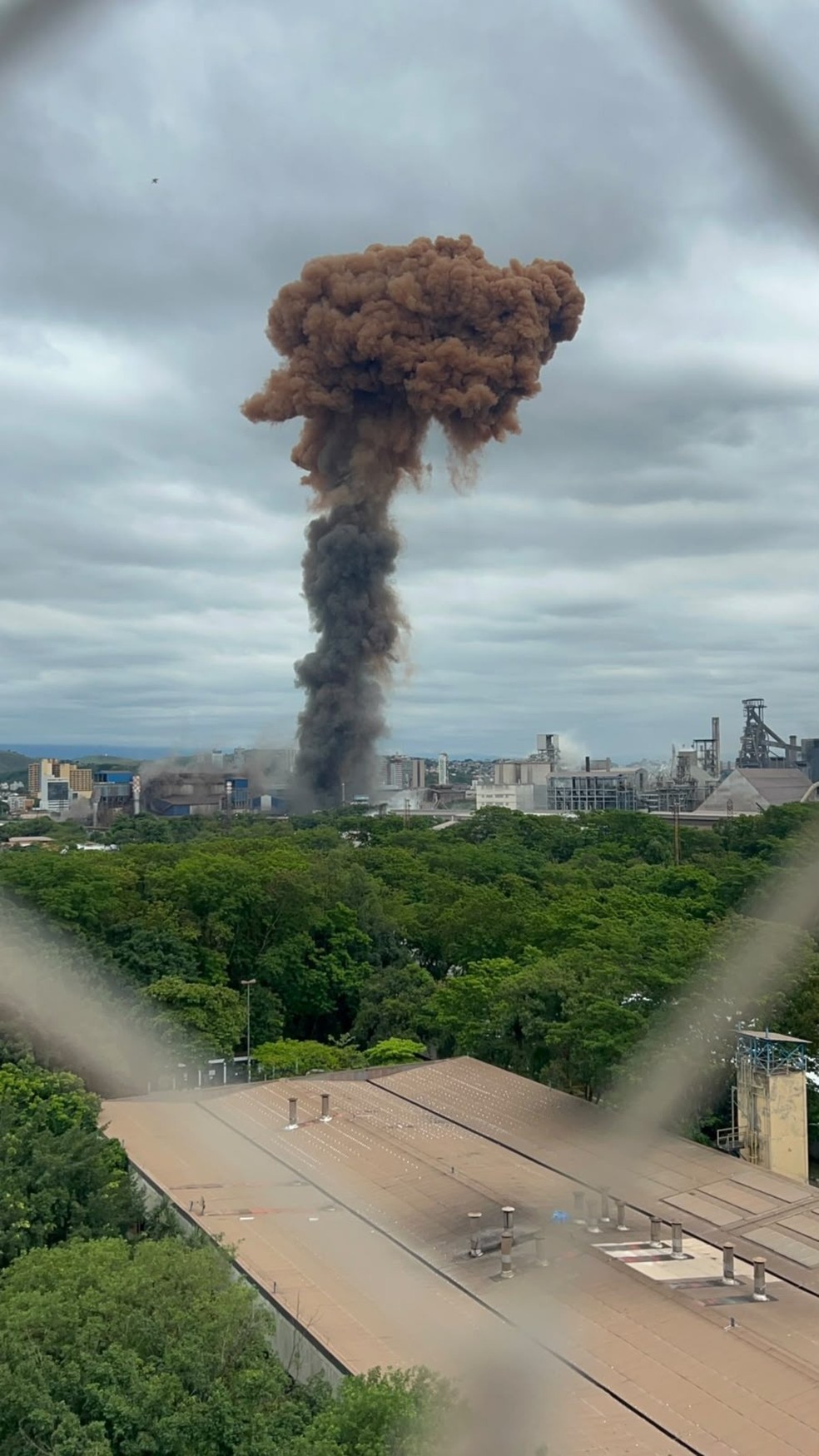 Explos&atilde;o na CSN assusta moradores em Volta Redonda &mdash; Foto: Divulga&ccedil;&atilde;o/Redes Sociais
