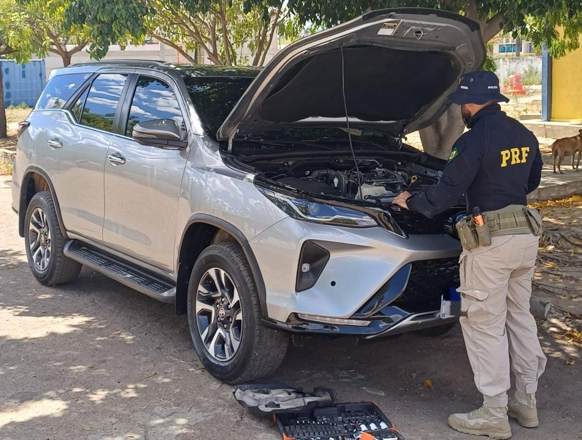 Caminhonete roubada no Recife é recuperada pela PRF em Salgueiro