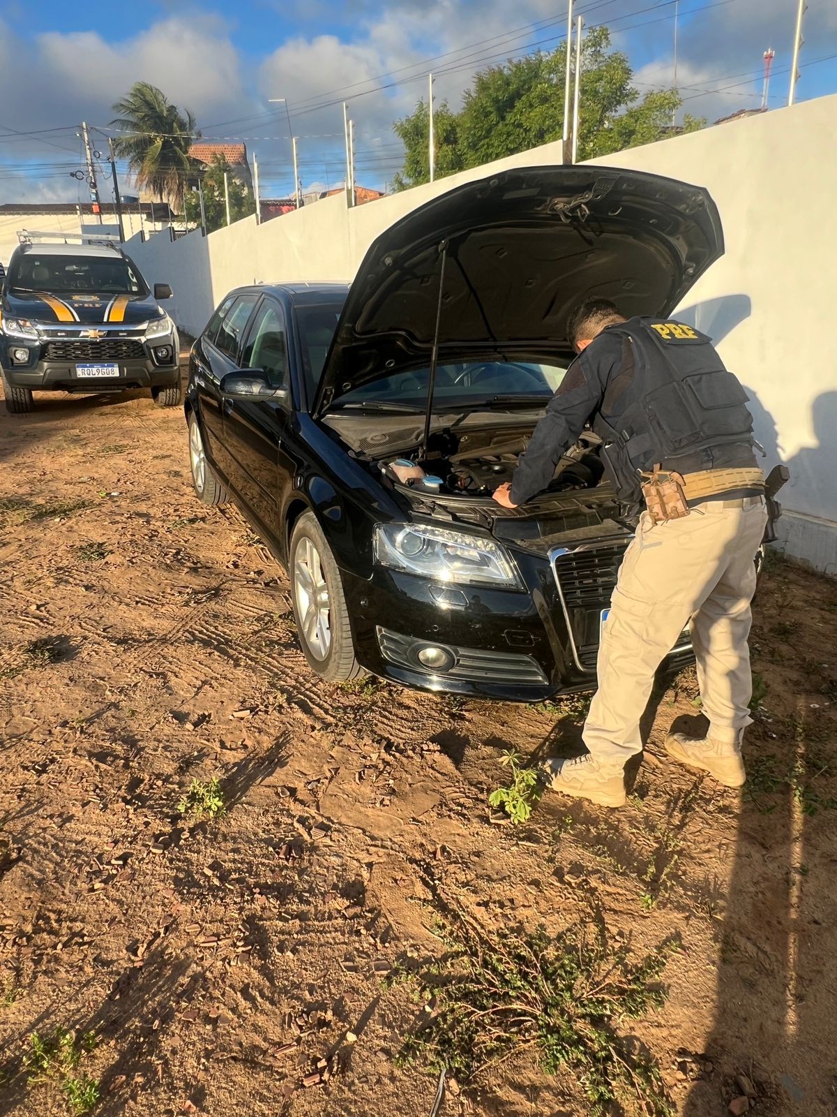 PRF recupera carro de luxo que havia sido furtado durante test drive em Natal