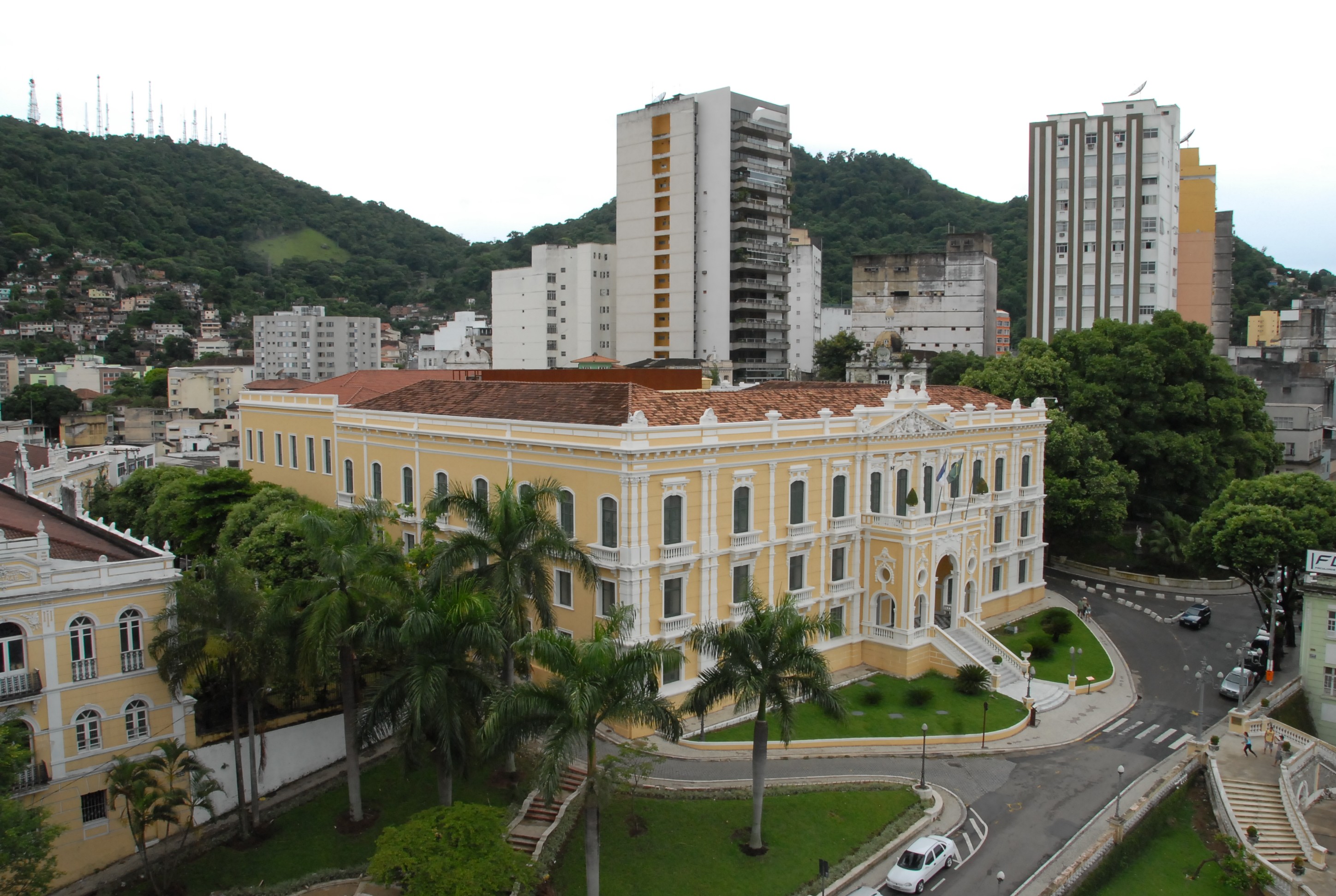 Governo do ES abre 500 vagas em diversas áreas com salário de até R$ 5 mil; saiba como se inscrever