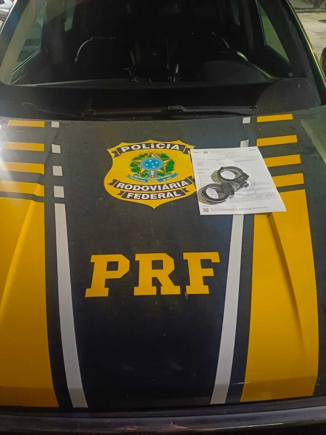 
Foragido por homicídio é preso em ônibus na Via Dutra, em Resende