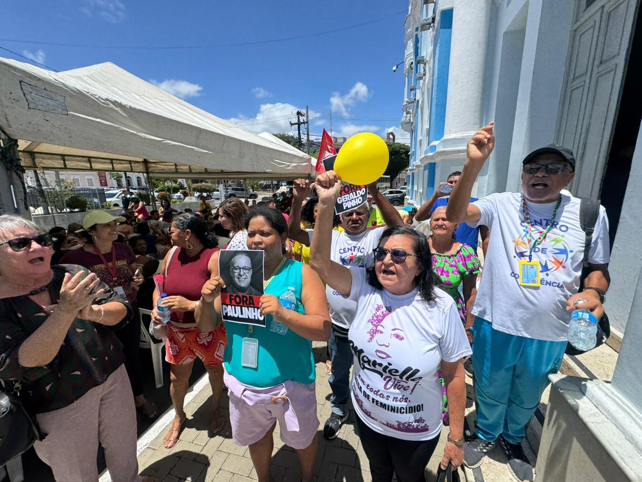Pacientes de CAPS fazem protesto em frente à prefeitura de Natal