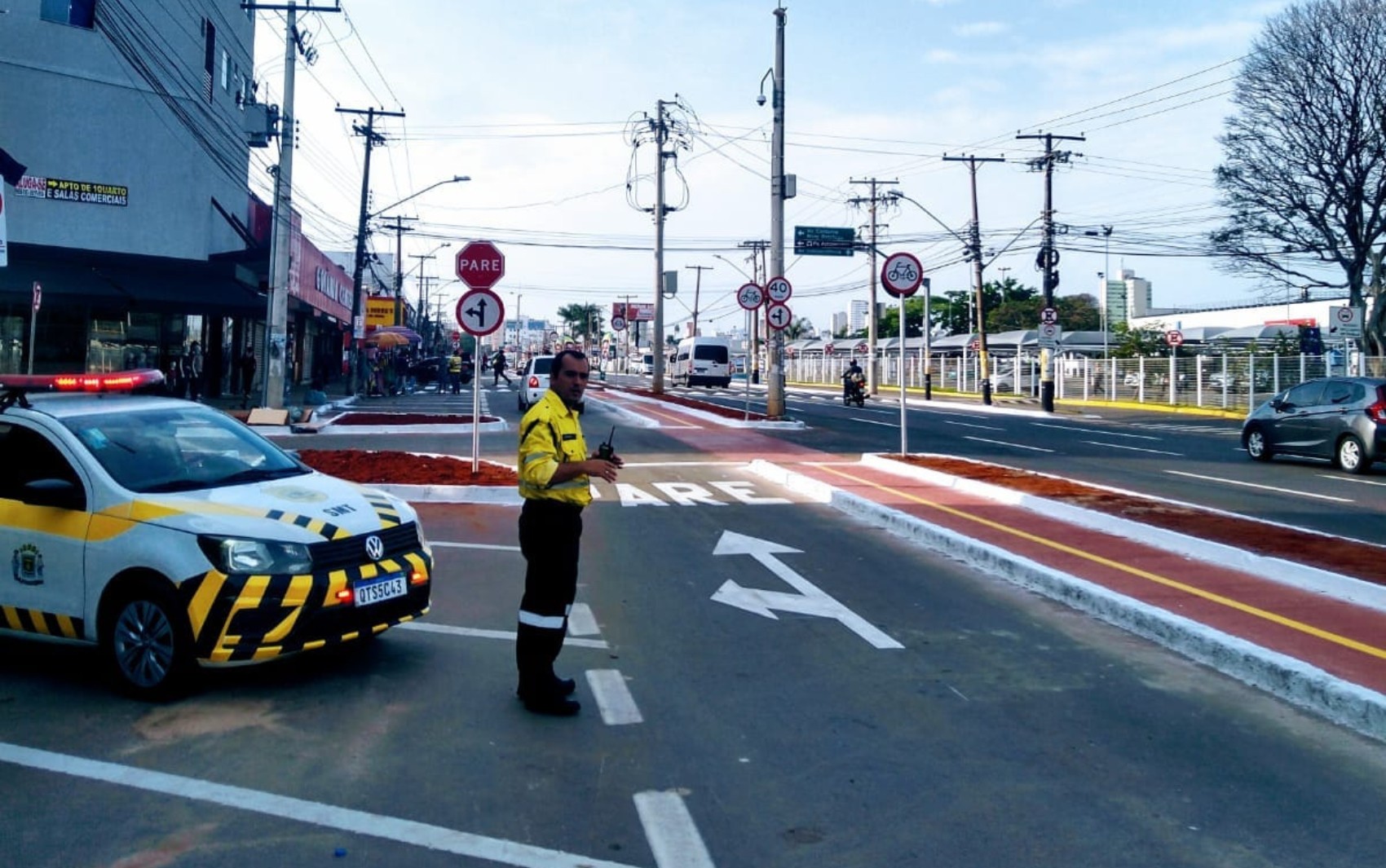 Usar fone de ouvido ou ter objeto no colo enquanto dirige: veja infrações de trânsito que você pode cometer e nem sabia