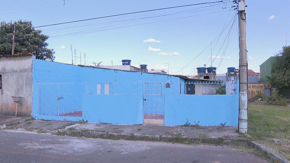Casa em que suspeita morava e onde teria cometido os crimes, no Gama (DF). — Foto: TV Globo