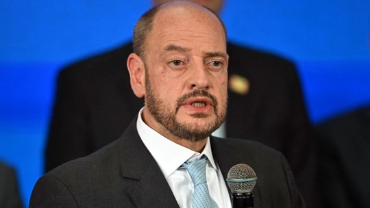 RJ 'saiu do vermelho' e que ficar com R$ 5 bilhões em caixa, diz governador