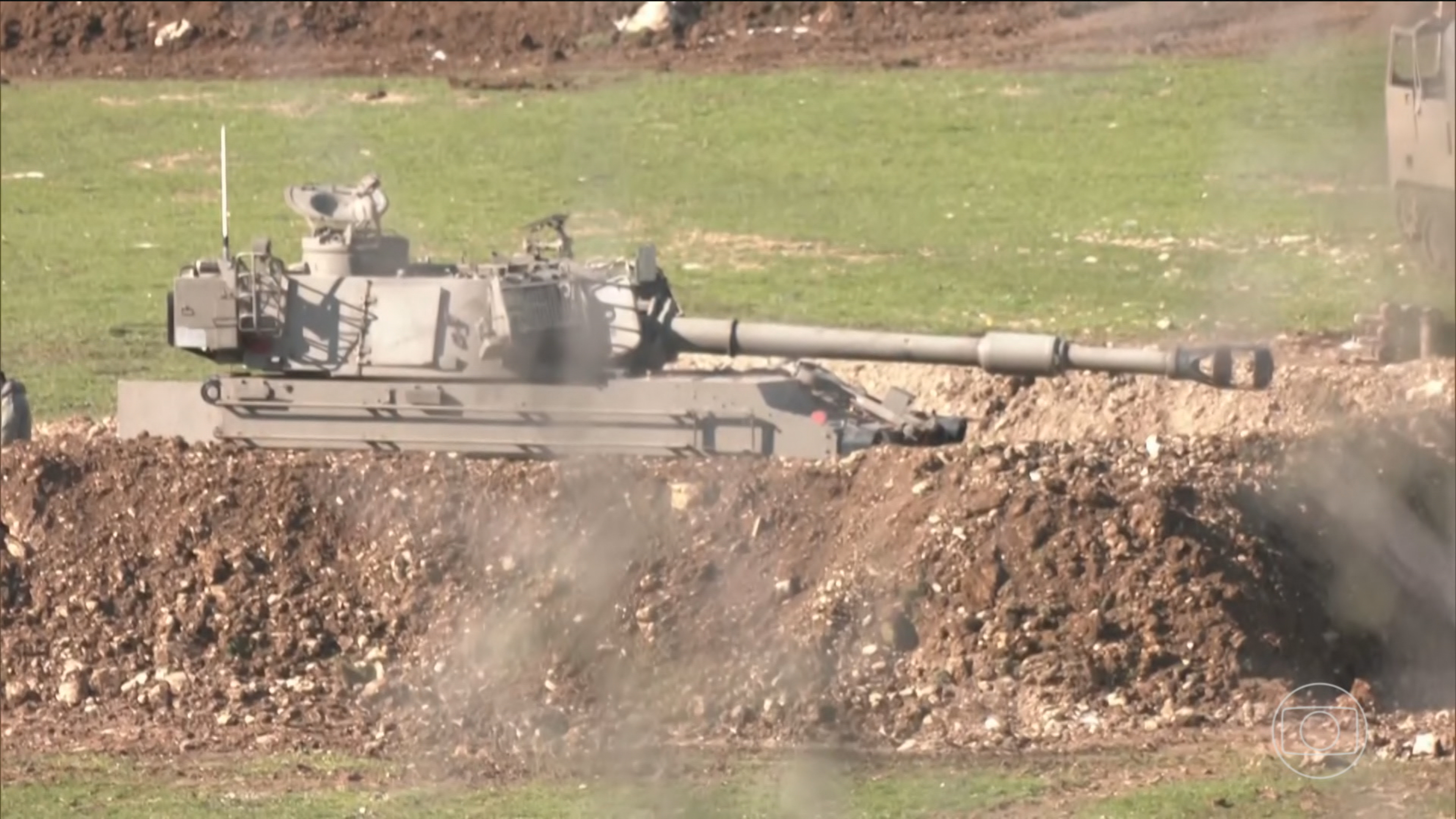 Israel ataca o Hezbollah no Líbano e inicia operação por terra contra bases do grupo no sul do país