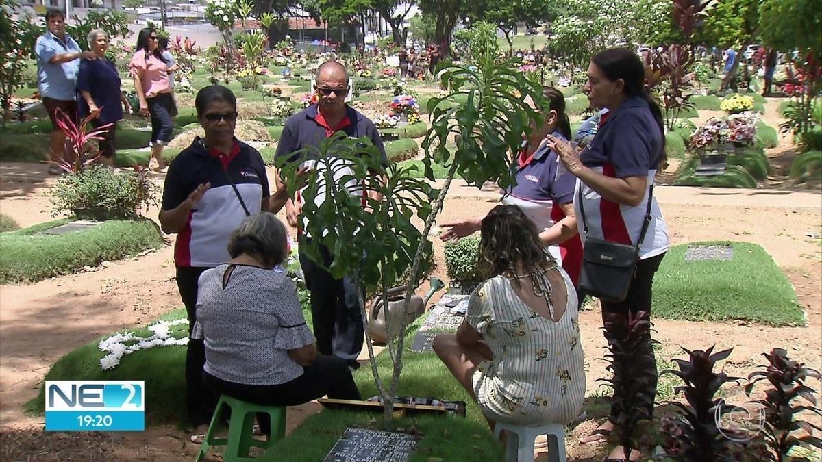 Missas Ora Es E Homenagens Marcam Dia De Finados Em Cemit Rios Do Grande Recife Pernambuco G